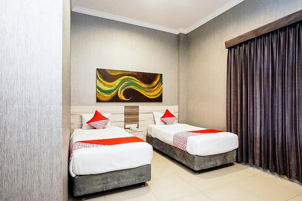 Oyo 289 Hotel Dalwa Syariah Pasuruan Esterno foto