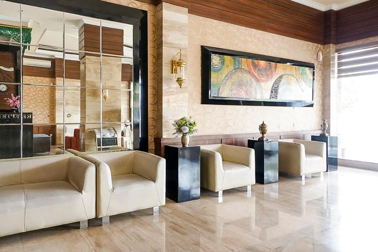 Oyo 289 Hotel Dalwa Syariah Pasuruan Esterno foto